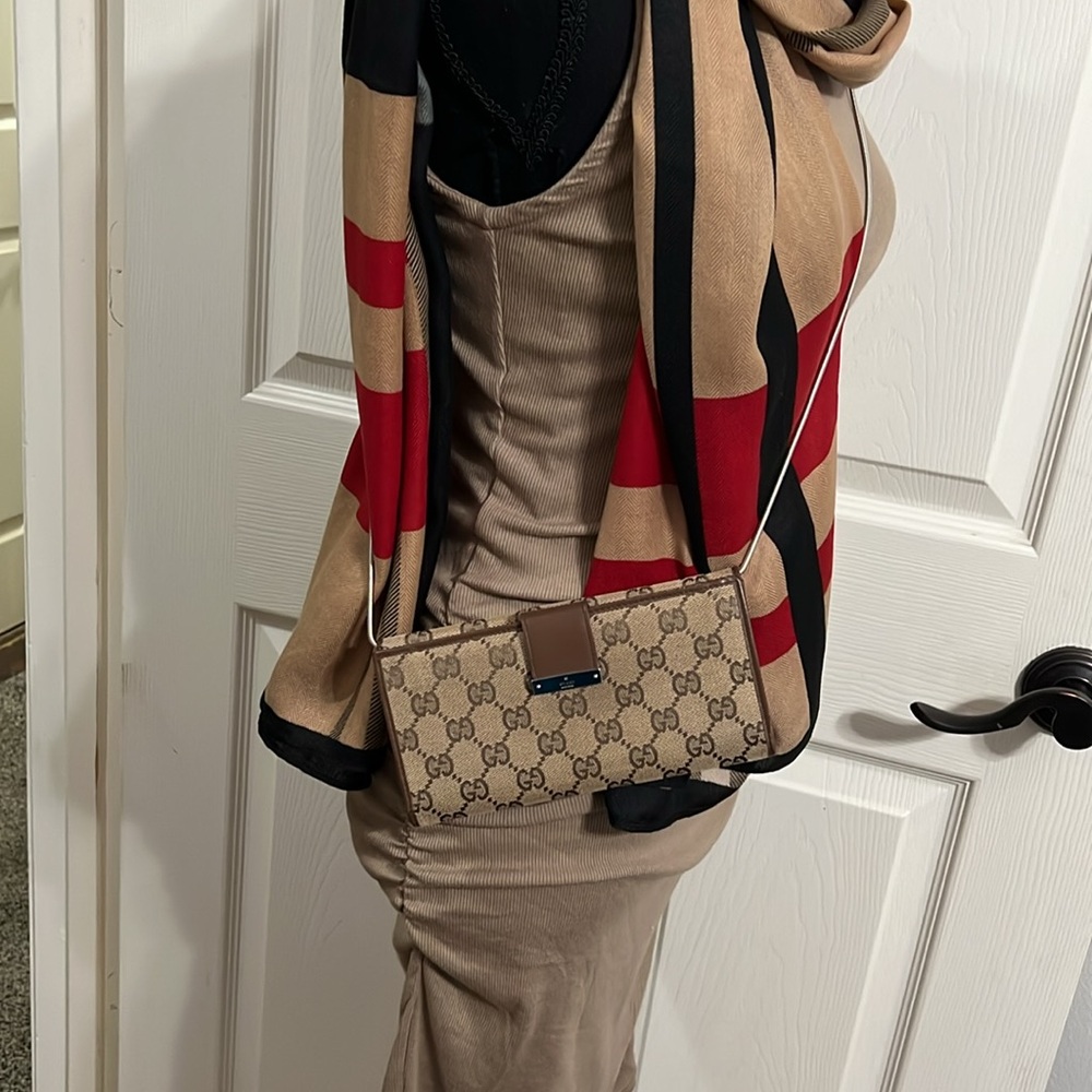 Gucci Monogram Tan Clutch Wallet Authentic EUC - Picture 13 of 17